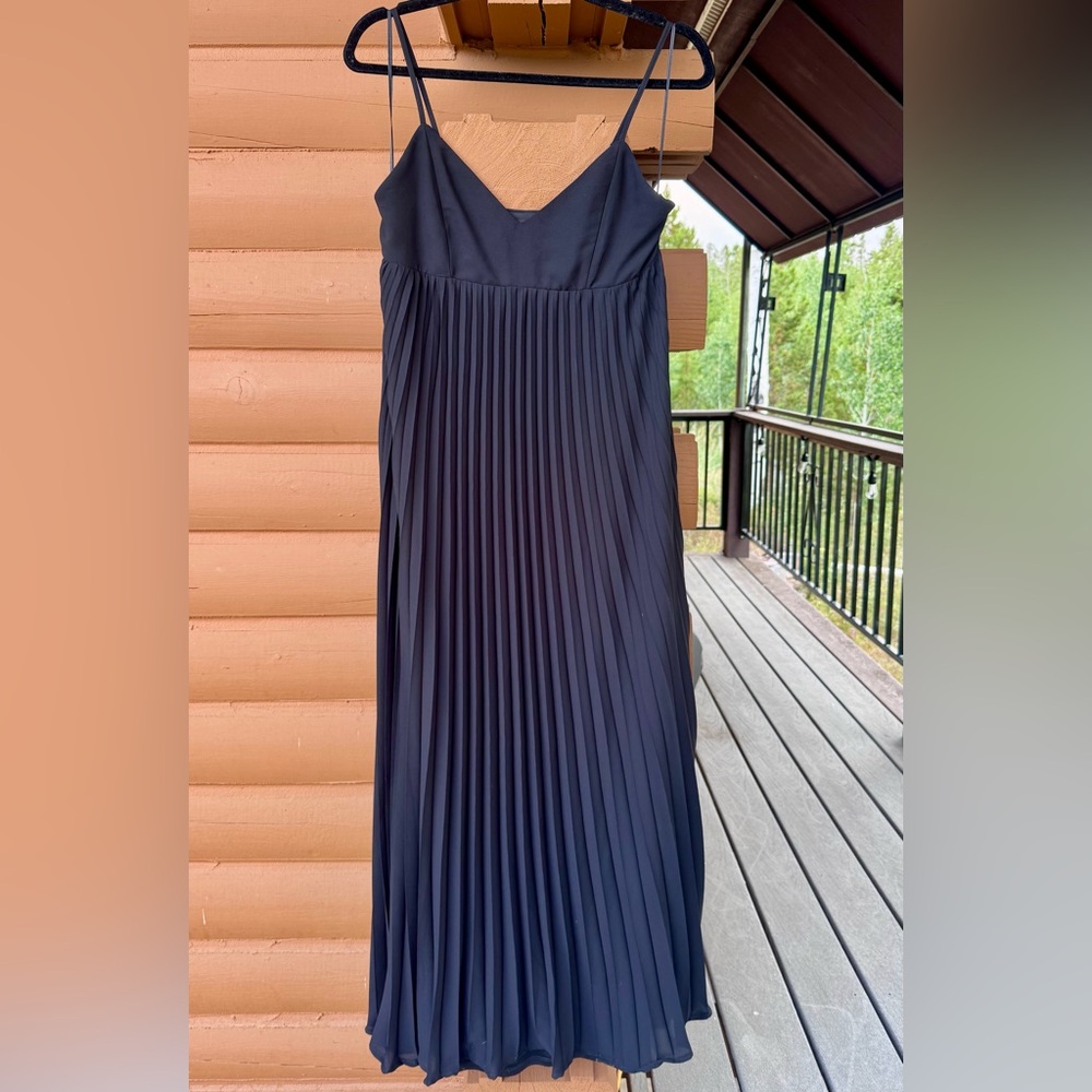 Express Black Pleated Maxi Dress - Picture 4 of 10